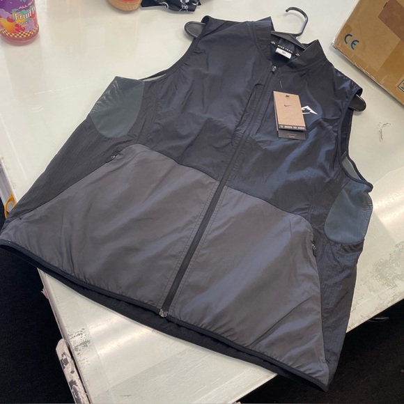 Nike Trail Aireez Running Packable Outdoor Vest Men's Black (FN4004-010) SZ Med - Picture 1 of 15